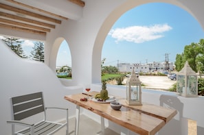 Terrace/patio - Naxos Nature Suites (Naxos)