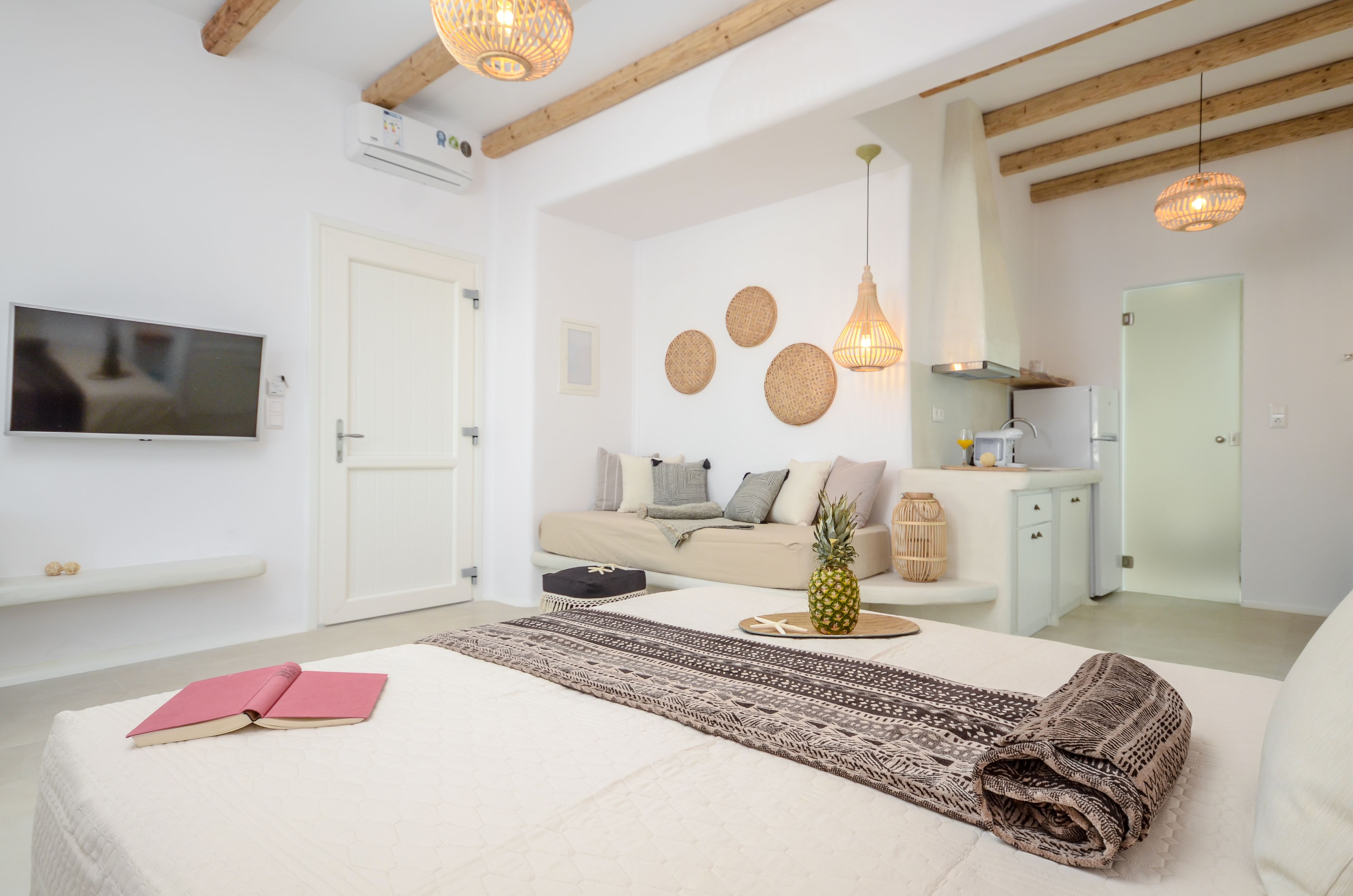 Superior Suite, Sea View | 1 bedroom, in-room safe, soundproofing, WiFi (free)