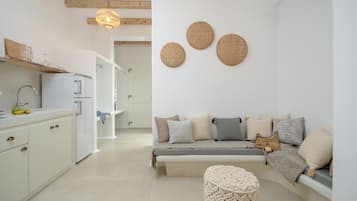 Fridge, coffee/tea maker, electric kettle