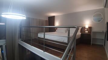 1 bedroom, minibar, desk, soundproofing