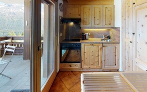 Réfrigérateur, four, plaque de cuisson, lave-vaisselle