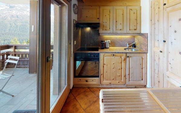 Réfrigérateur, four, plaque de cuisson, lave-vaisselle