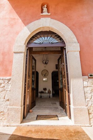 Entrada de la propiedad