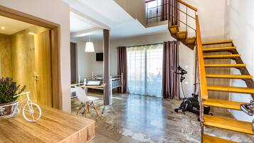 Suite, Sea View | Living area | Smart TV