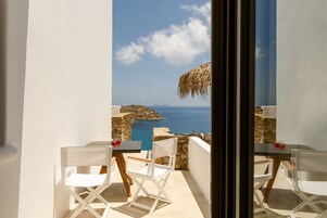 Ropa de cama de alta calidad y minibar 