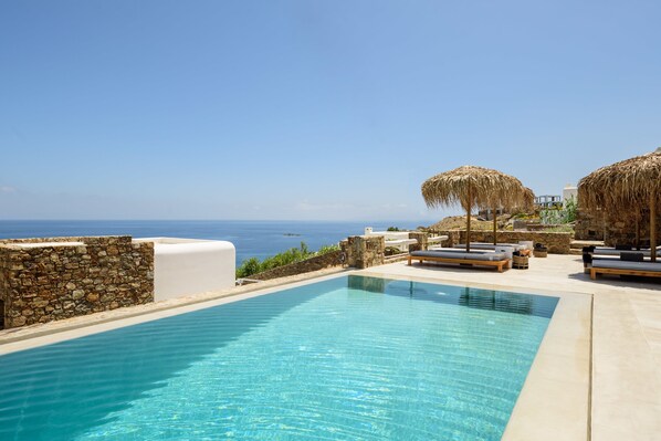 Seasonal outdoor pool, pool umbrellas, sun loungers - The Summit of Mykonos (Mykonos)