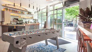 Bar (on property) - The People - Paris Bercy - Hostel (Paris)