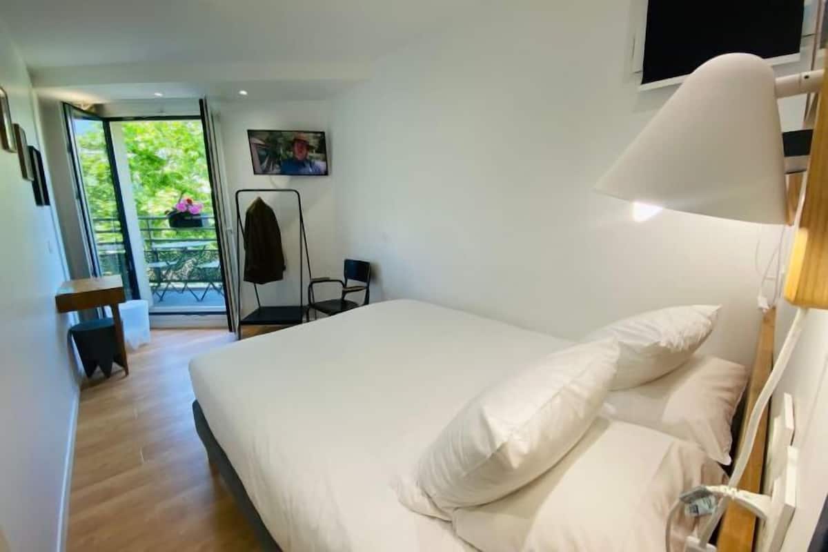1 habitación, cortinas blackout, wifi gratis y ropa de cama