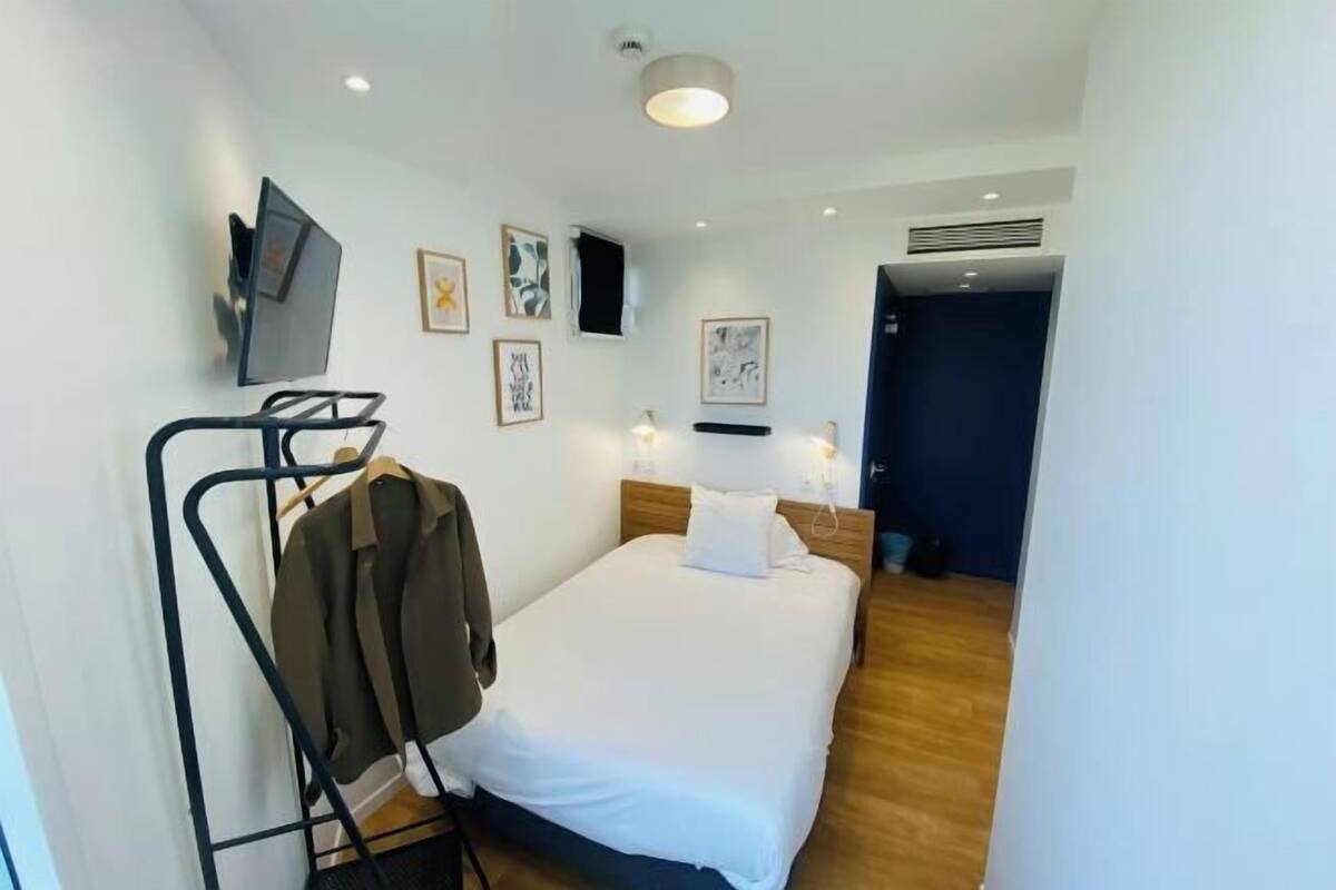 1 habitación, cortinas blackout, wifi gratis y ropa de cama