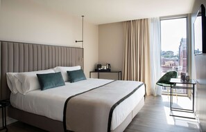 尊荣客房 | 高档床上用品、迷你吧、客房内保险箱、笔记本电脑工作区