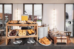 Desayuno buffet todos los días (con cargo)