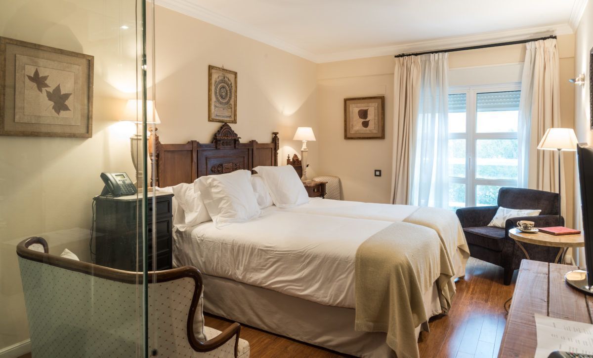 Blackout curtains, soundproofing, free WiFi, bed sheets