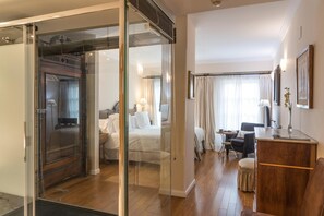 Blackout curtains, soundproofing, free WiFi, bed sheets