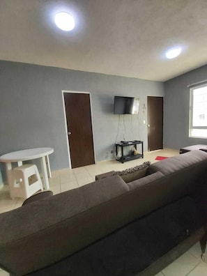 Departamento familiar, varias camas, vista a la montaña | Sala de estar