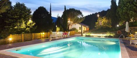 Seasonal outdoor pool