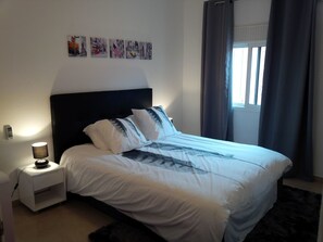 Apartament, 1 dormitori | Escriptori, cortines opaques, planxa i posts de planxar i wifi gratuïta