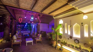 2 bars/lounges, poolside bar