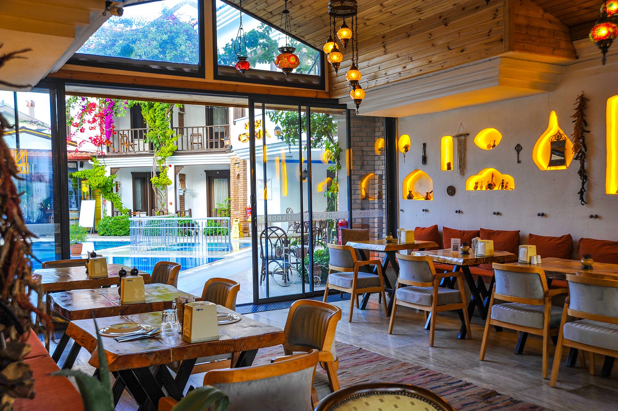 2 bars/lounges, poolside bar