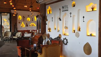 2 间酒吧/酒廊、池畔酒吧