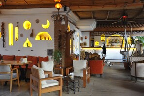 2 bars, bar en bord de piscine