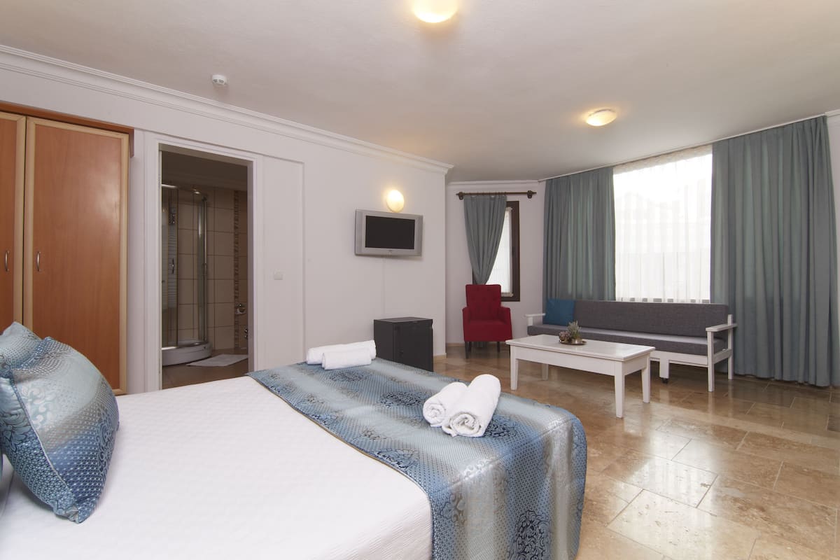 deluxe suite | premium bedding, minibar, desk, blackout curtains