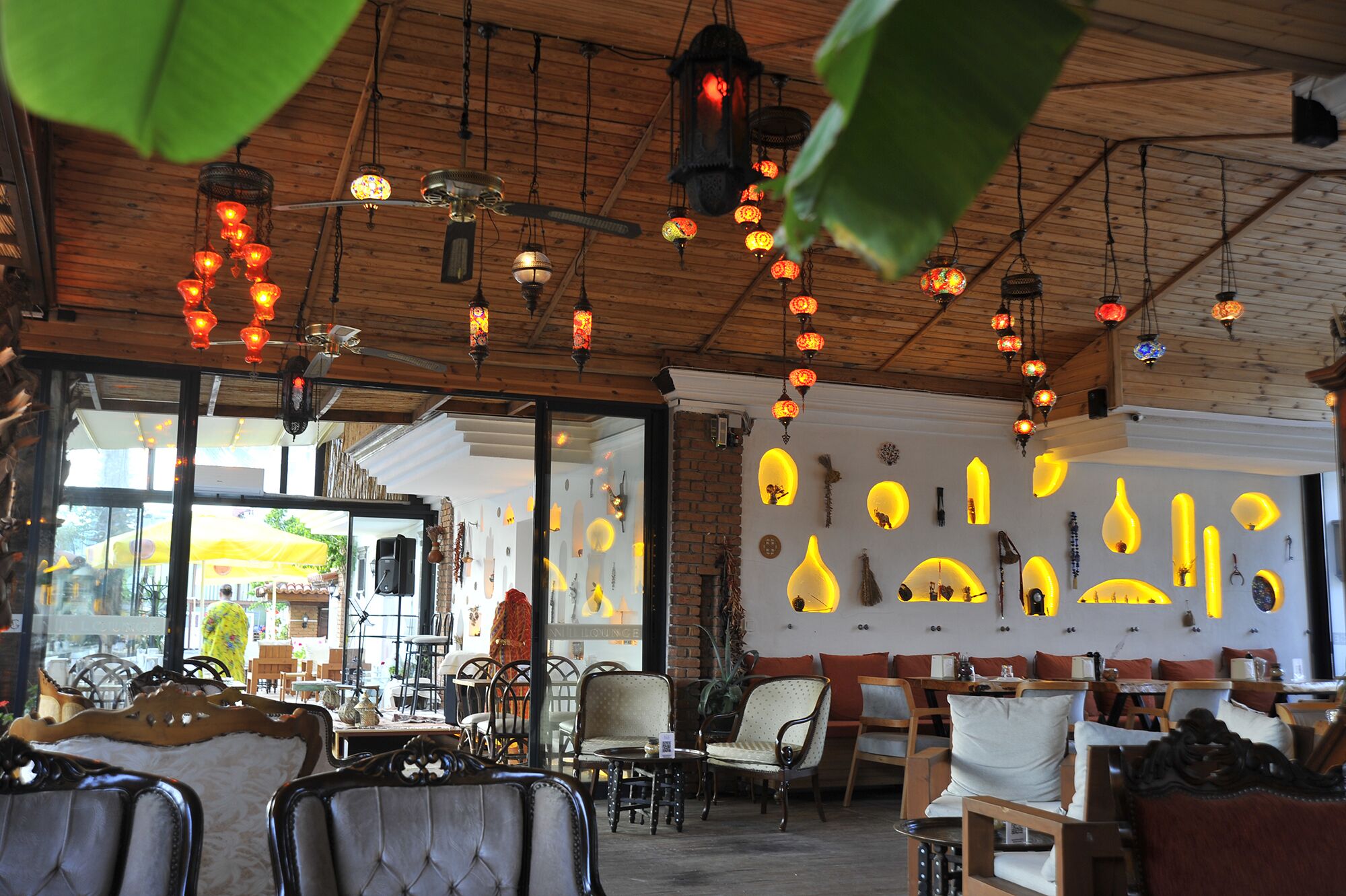 2 bars/lounges, poolside bar