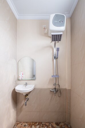 Quarto casal luxo | Banheiro | Chuveiro, chuveiro com efeito de chuva, toalhas de banho 