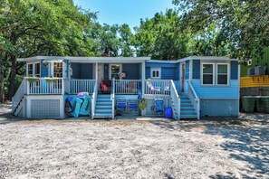 Front of property - Riverside Inn and Cottages (Folly Beach)