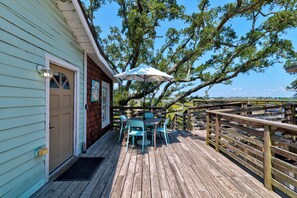 Terrace/patio - Riverside Inn and Cottages (Folly Beach)