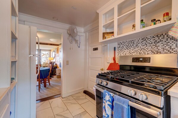 Standard Cottage, 2 Bedrooms, Non Smoking (King's Tide) | Private kitchen