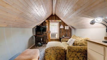 Standard Cottage, 2 Bedrooms, Non Smoking (Turtle's Nest) | Living area | Smart TV, Hulu, streaming services