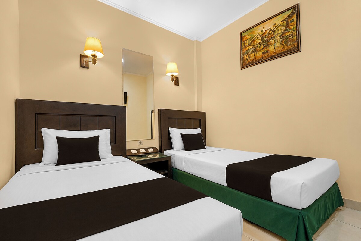 Desk, free WiFi, bed sheets