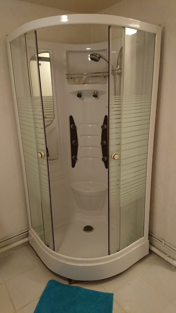 Toallas y papel de baño