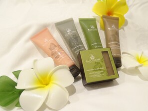 Bathroom amenities - Hotel Sensyukaku (Tokushima)