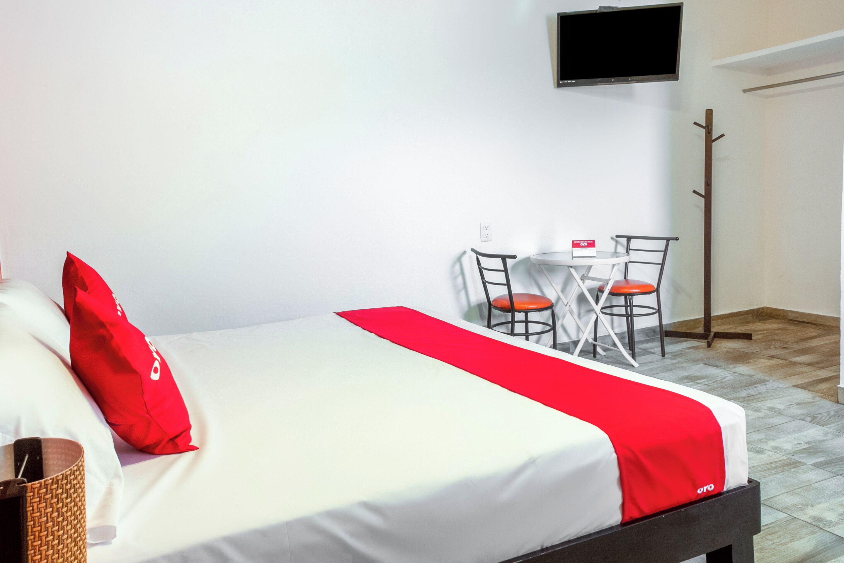 standard | iron/ironing board, free wifi, bed sheets