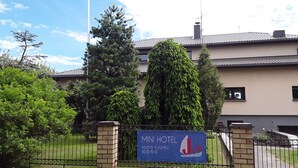 A hotel entrance with a sign reading "MINI HOTEL" and "Jole". - Rural tourism homestead JOLE (Rumšiškes)