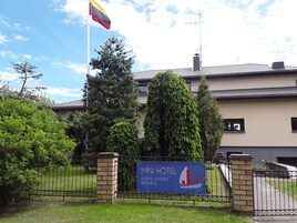 A hotel entrance with a sign reading "MINI HOTEL" and "Jole".
