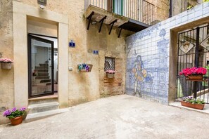 Property entrance - Palazzo Taranto Luxury Rooms (Caltagirone)