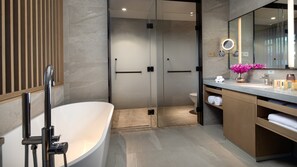 Bathroom - Holiday Inn Batang by IHG (Garze)