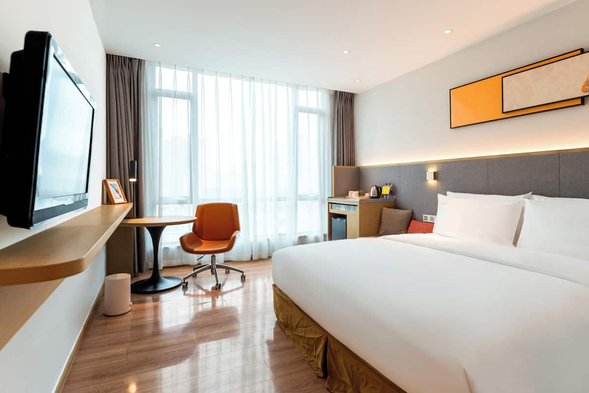 1 King Bed Standard | Premium bedding, down comforters, minibar, in-room safe