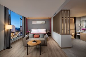 Premium-sengetøj, dundyner, minibar, pengeskab på værelset