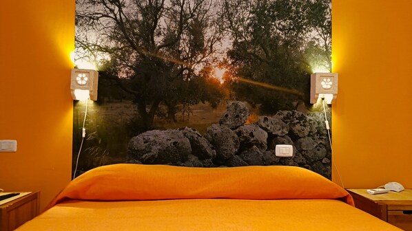 Standard Double or Twin Room, 1 Double or 2 Single Beds - Lanzies Guesthouse (Rome)