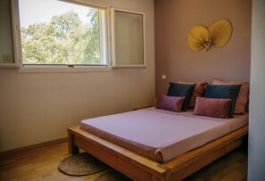 6 bedrooms, iron/ironing board, free WiFi, bed sheets - Villa with secure swimming pool, SPA, 14 people, 6 bedrooms, quiet, all comforts (Garrigues)