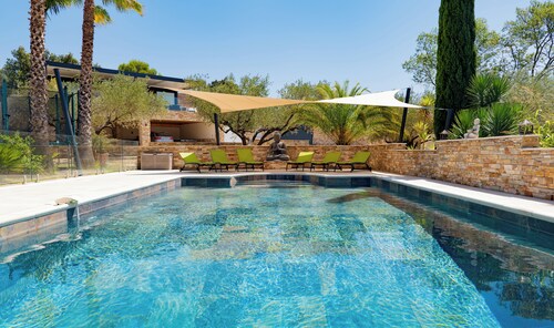 Villa avec piscine sécurisée, SPA, 14 personnes, 6 chambres, calme, tout confort