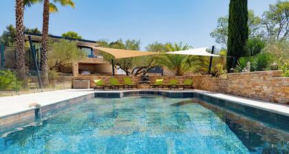 Villa with secure swimming pool, SPA, 14 people, 6 bedrooms, quiet, all comforts