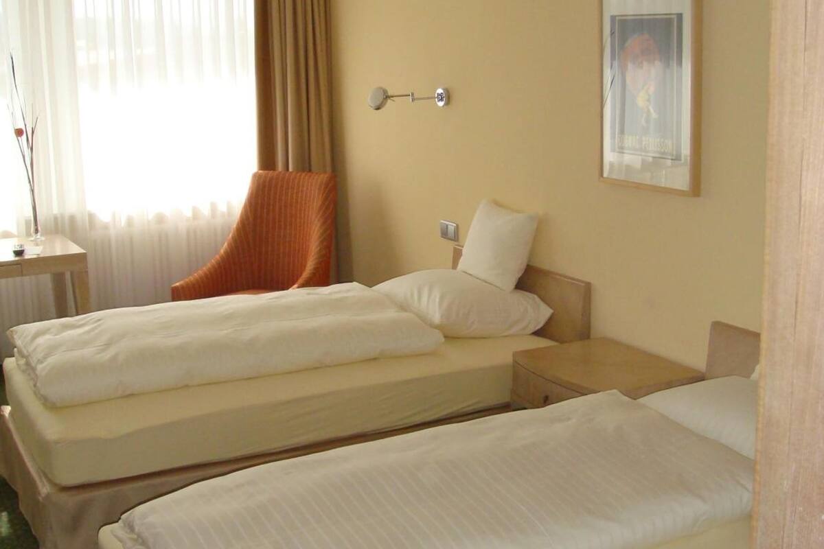 1 bedroom, desk, free wifi, bed sheets