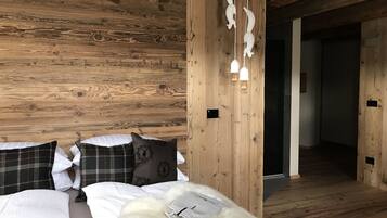 Suite Superior, 1 letto queen, vista montagna | Biancheria da letto di alta qualità, copriletto in piuma