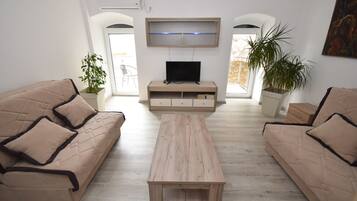 Comfort House, Bay View, Sea Facing | 3 bedrooms, desk, soundproofing, iron/ironing board