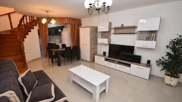 3 bedrooms, desk, soundproofing, iron/ironing board