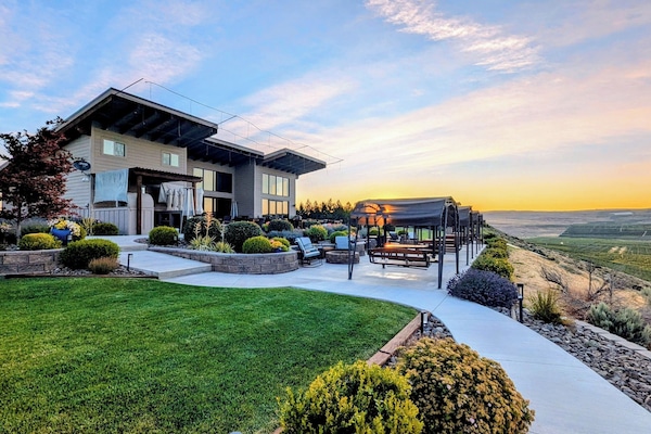 Lunch and dinner served